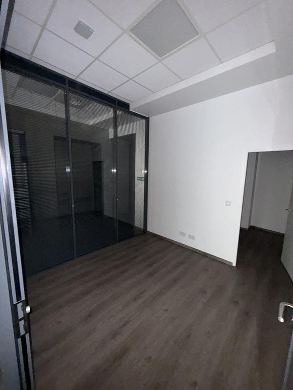 Local commercial - 96 m² - 5 pièces