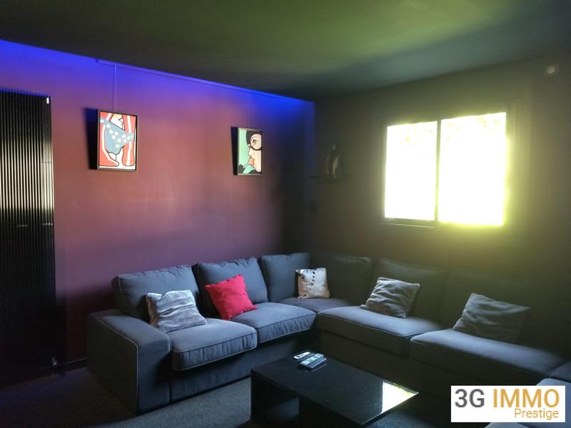 Maison - 279 m² - 11 pièces