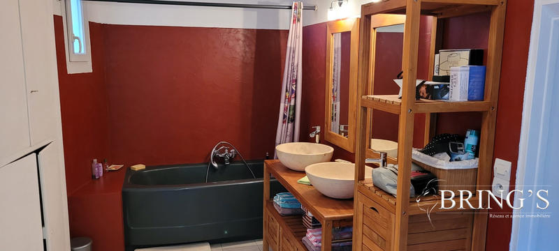 Maison - 250 m² - 9 pièces