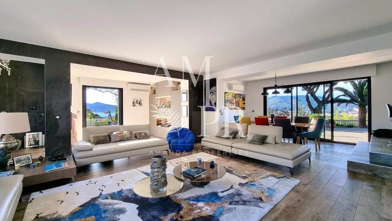 Villa - 300 m² - 7 pièces