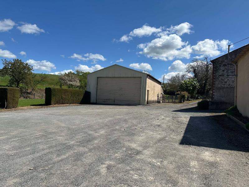 Maison - 218 m² - 10 pièces