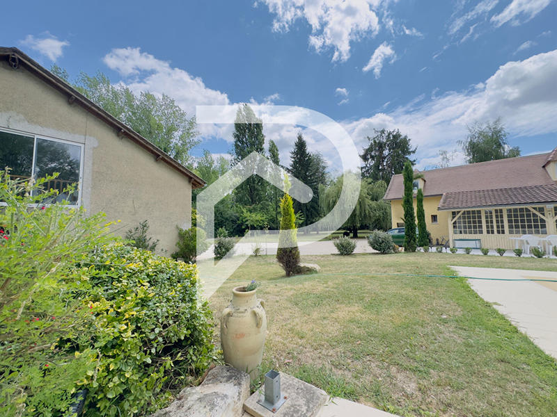 Demeure - 280 m² - 13 pièces