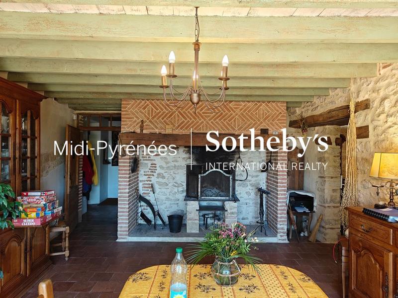 Maison - 585 m² - 18 pièces