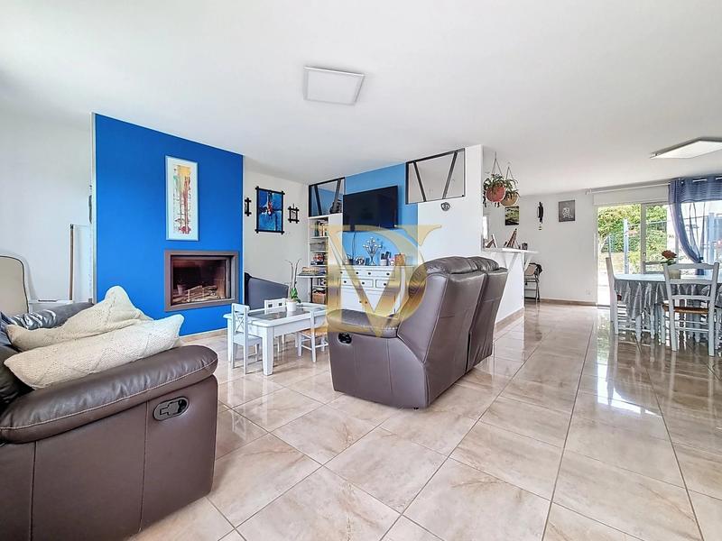 Maison - 230 m² - 8 pièces