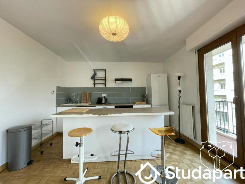 Chambre - 11 m² - 1 pièce