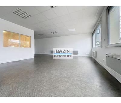 Local commercial - 125 m² - 2 pièces
