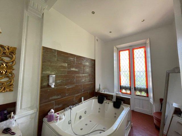 Château - 2 000 m² - 20 pièces