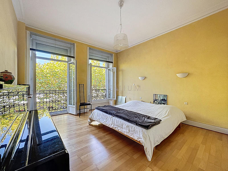 Maison de ville - 316 m² - 11 pièces