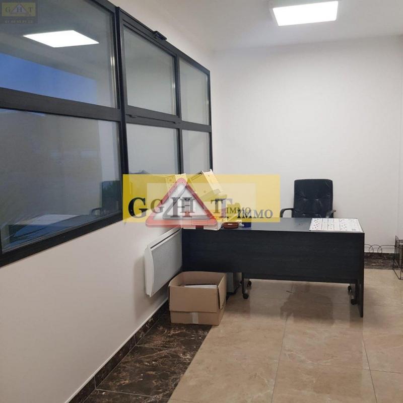 Entrepôt - 1 050 m²