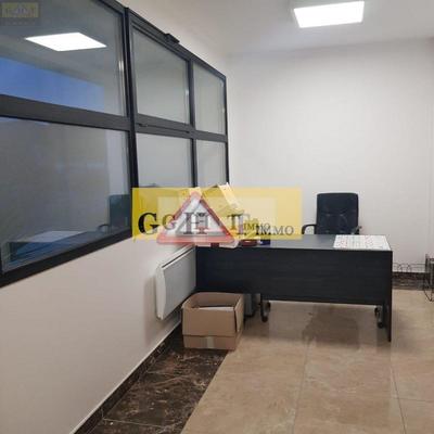 Entrepôt - 1 050 m²