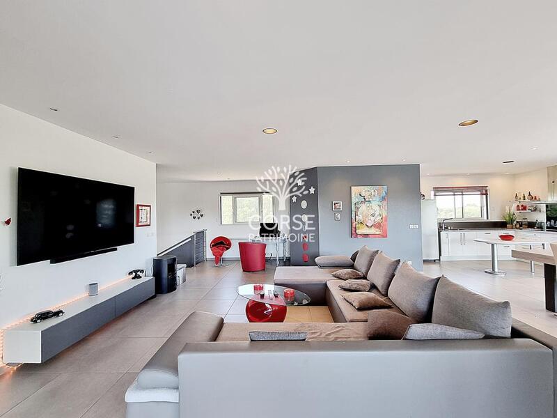 Villa - 215 m² - 9 pièces