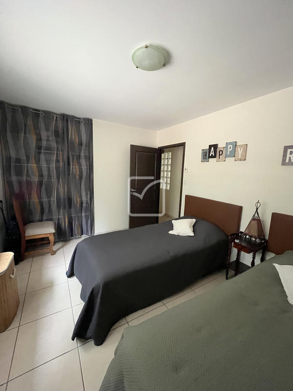 Maison - 205 m² - 8 pièces