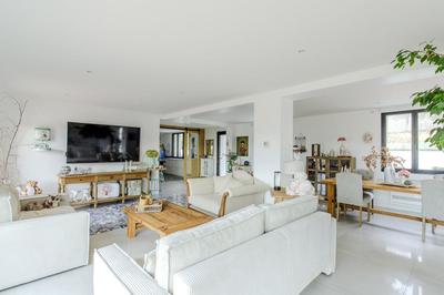 Maison - 275 m² - 9 pièces