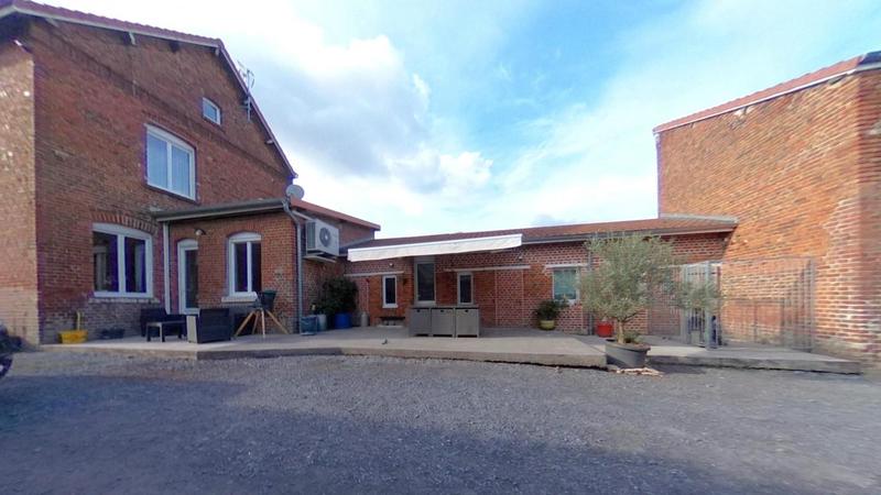 Propriété - 147 m² - 5 pièces