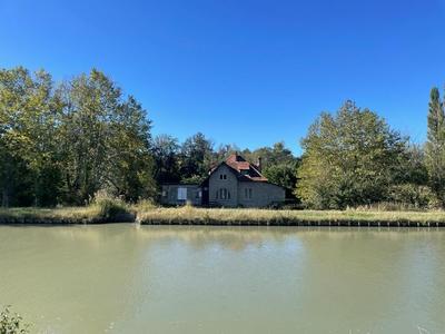 Maison - 260 m² - 8 pièces