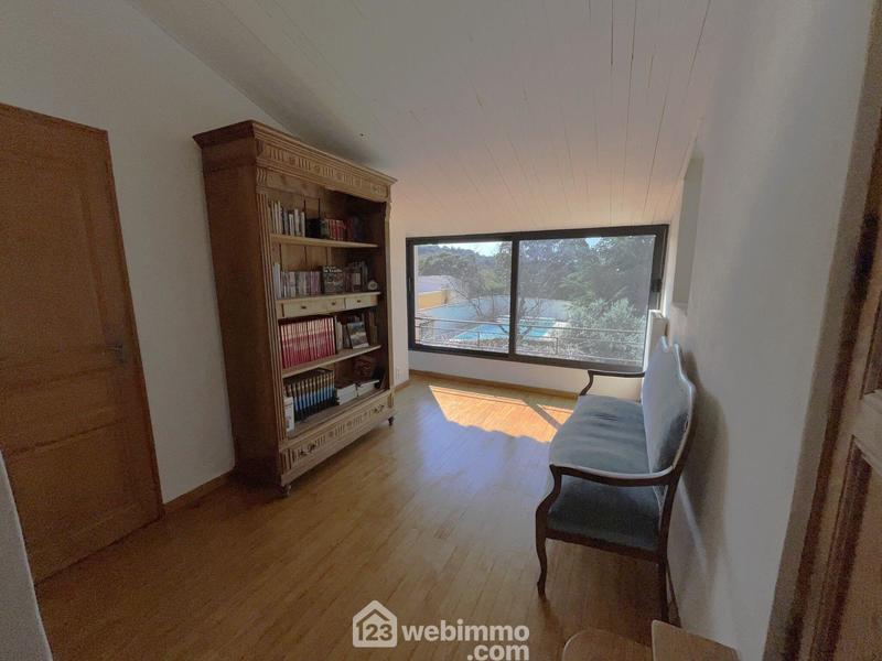 Maison - 245 m² - 9 pièces