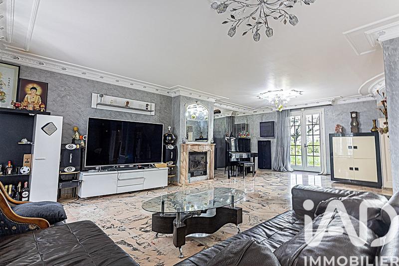 Maison - 307 m² - 10 pièces