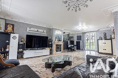 Maison - 307 m² - 10 pièces