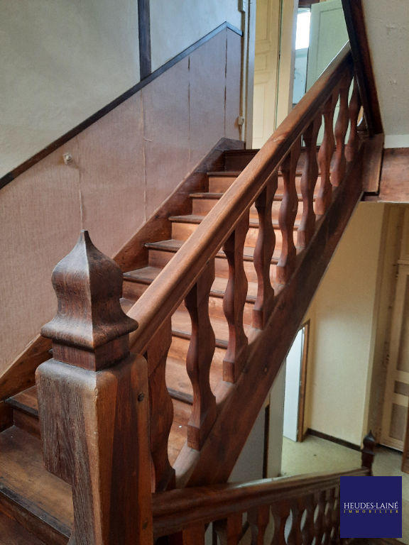 Maison - 2 260 m² - 65 pièces