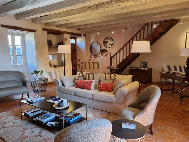 Maison - 370 m² - 6 pièces