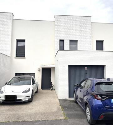 Maison - 90 m² - 5 pièces