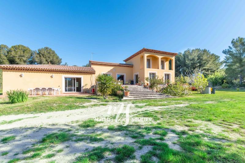 Villa - 232 m² - 10 pièces