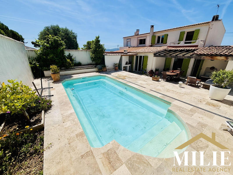 Maison - 95 m² - 4 pièces