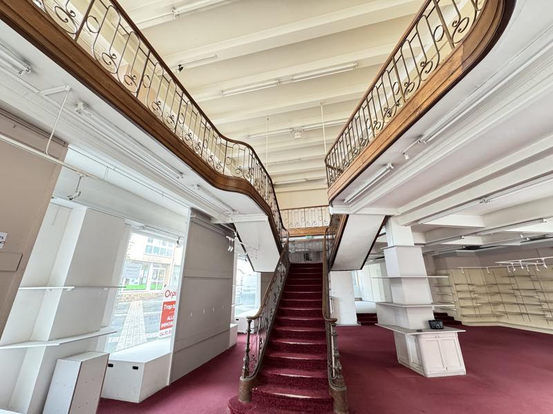 Local commercial - 330 m²