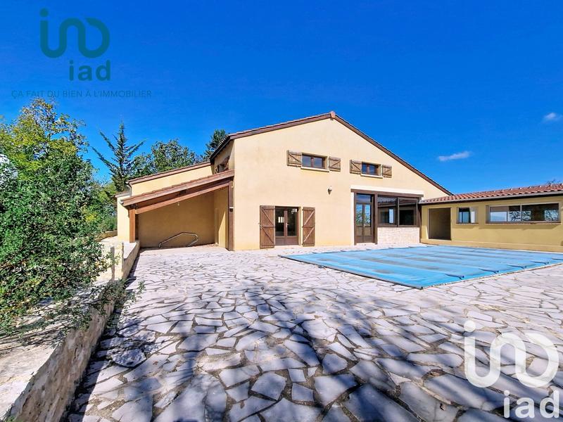 Maison - 201 m² - 7 pièces