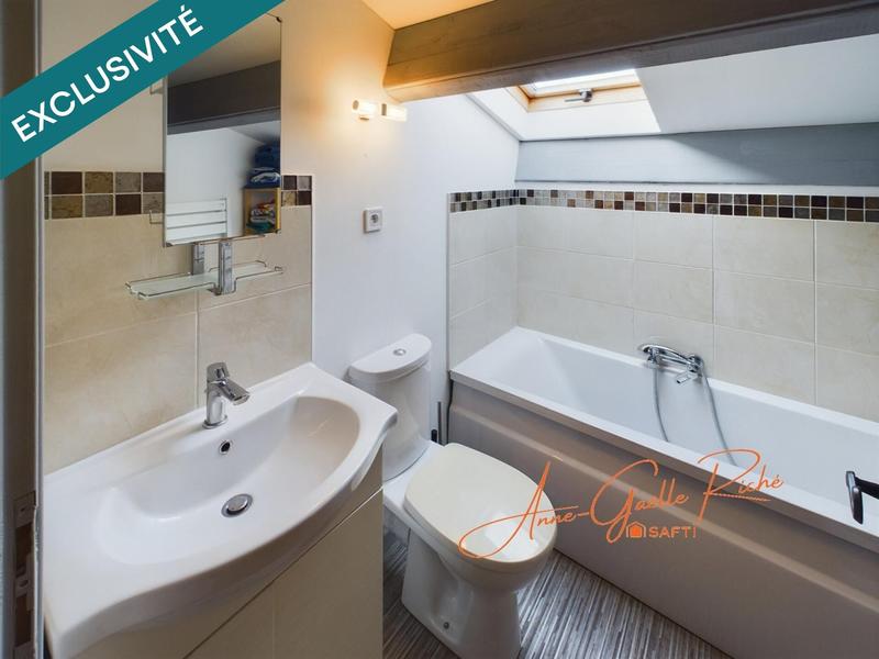 Maison - 300 m² - 16 pièces