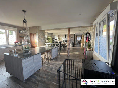 Maison - 228 m² - 9 pièces