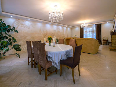 Maison - 170 m² - 7 pièces