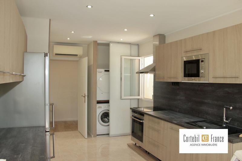 Villa - 245 m² - 9 pièces