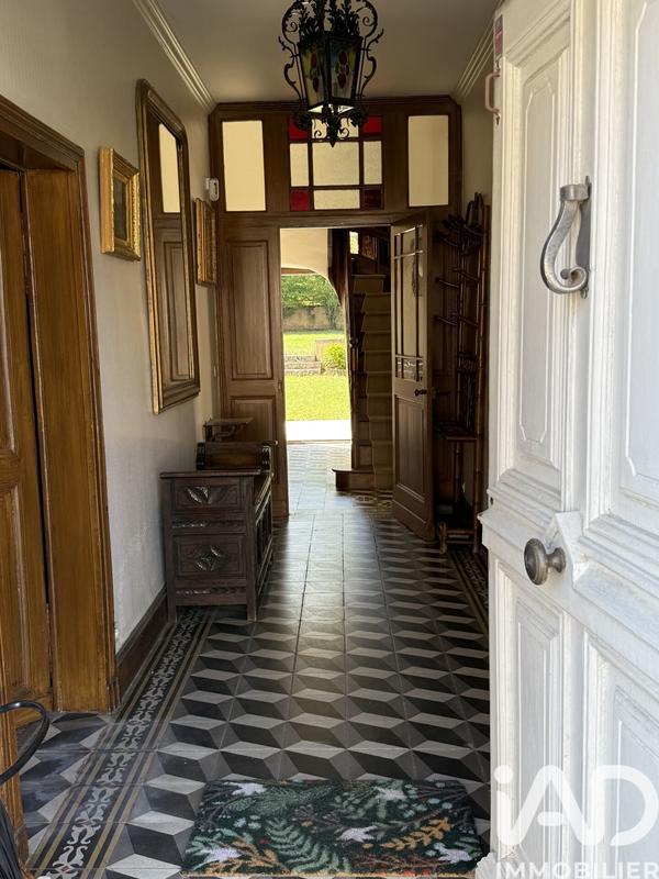 Maison - 266 m² - 9 pièces