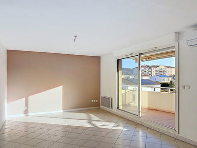 Appartement - 83 m² - 3 pièces