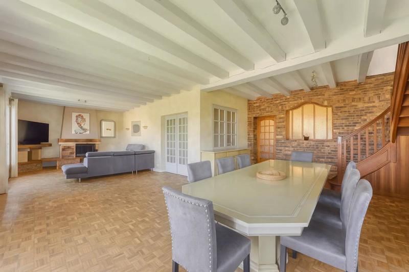 Maison - 260 m² - 6 pièces