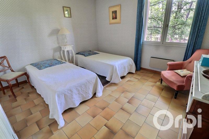 Maison - 247 m² - 7 pièces