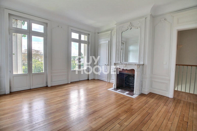 Appartement - 210 m² - 7 pièces