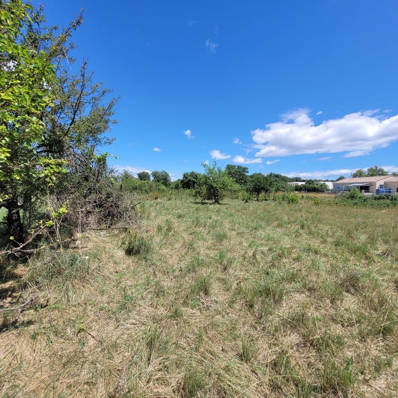 Terrain constructible - 1 075 m²