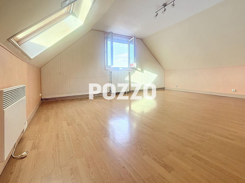 Maison - 182 m² - 9 pièces