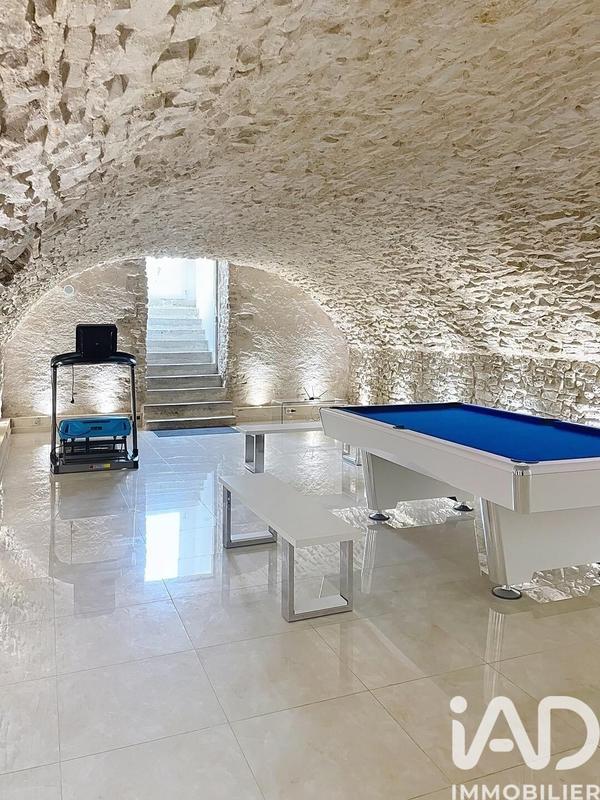 Maison - 240 m² - 8 pièces