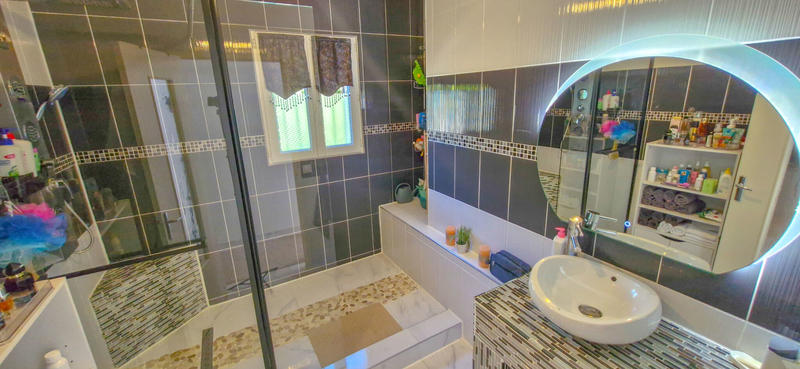 Maison - 178 m² - 10 pièces