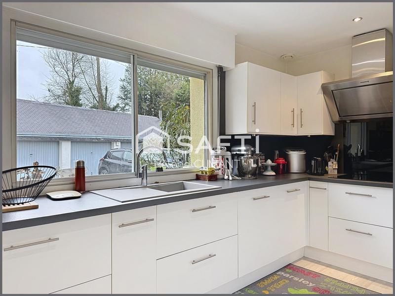 Maison - 215 m² - 9 pièces