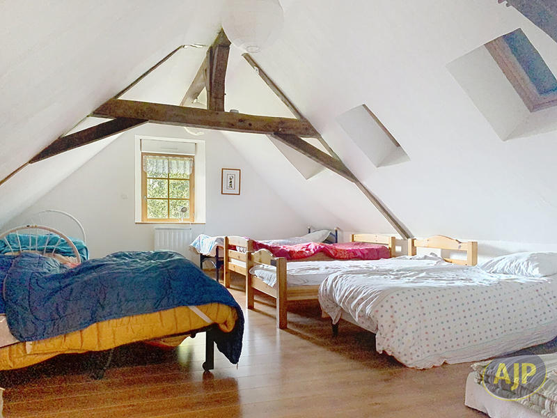 Maison - 230 m² - 6 pièces