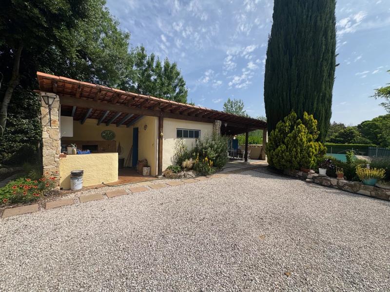 Maison - 237 m² - 9 pièces