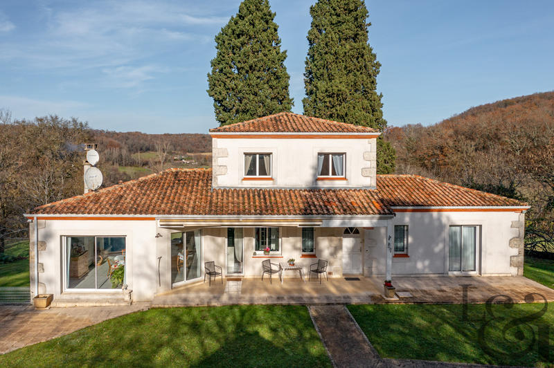 Maison - 196 m² - 6 pièces