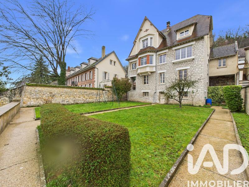 Maison - 209 m² - 9 pièces