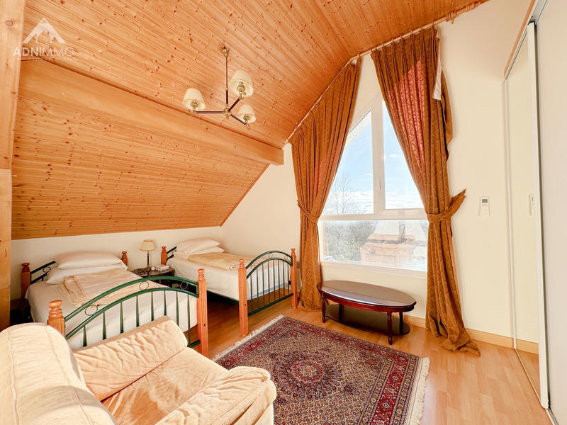 Maison - 205 m² - 6 pièces