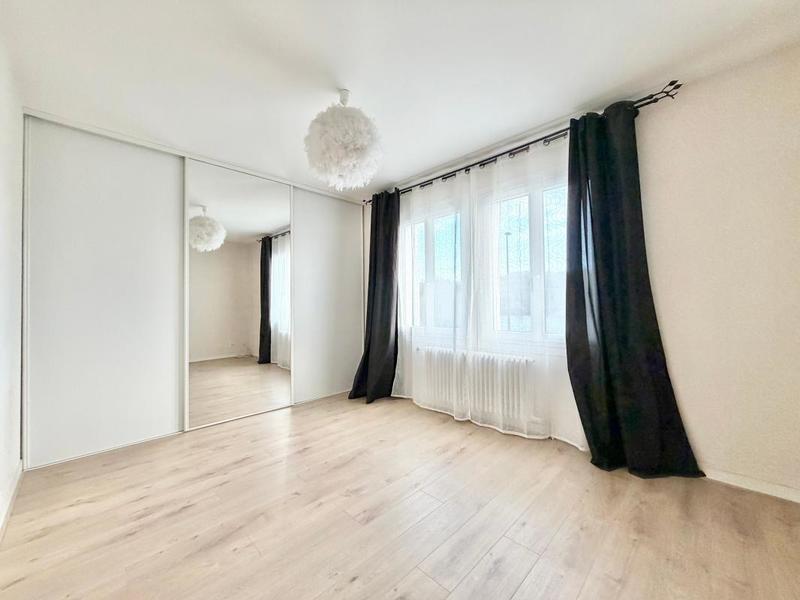 Maison - 219 m² - 8 pièces