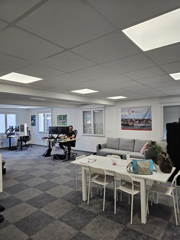 Bureau - 80 m² - 1 pièce